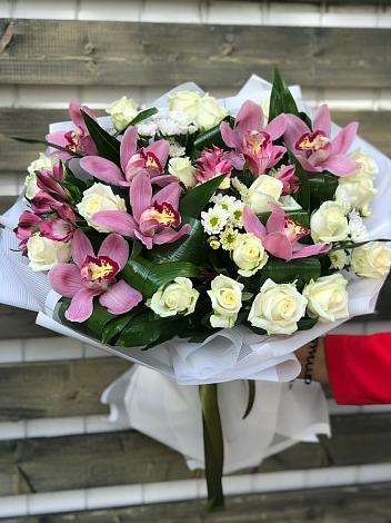 Букет цветов из: Розы и Хризантемы в Городище