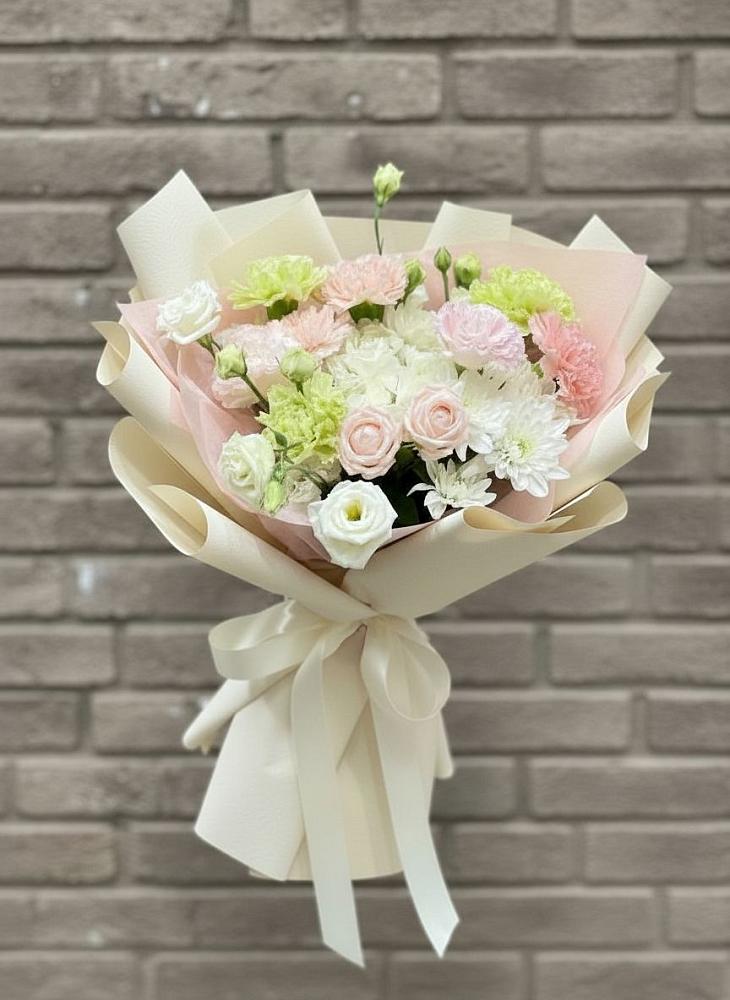 Букет цветов из: Гвоздики, Розы, Лизиантусы и Хризантемы в Городище