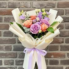 Букет цветов из:  Лизиантусы и Розы в Городище