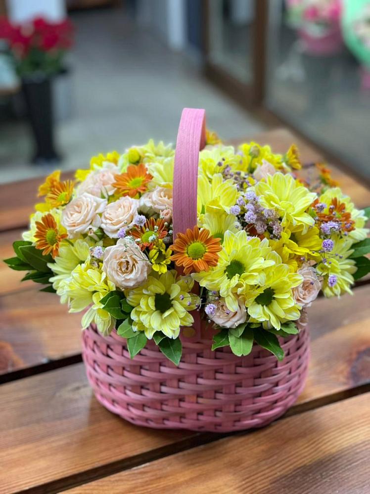 Цветочная композиция из Хризантемы и Розы в корзине в Городище