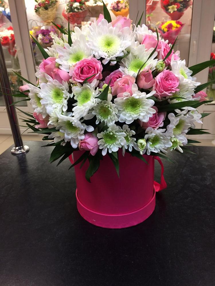 Цветочная композиция из Розы и Хризантемы в шляпной коробке в Городище