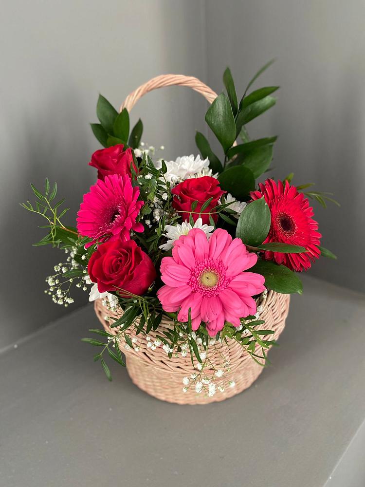 Цветочная композиция из Розы, Хризантемы и Герберы в корзине в Городище