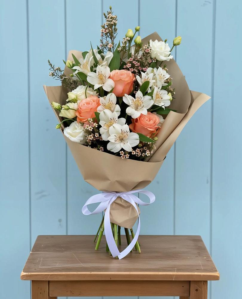 Букет цветов из: Альстромерии, Лизиантусы, Розы и Хризантемы в Городище