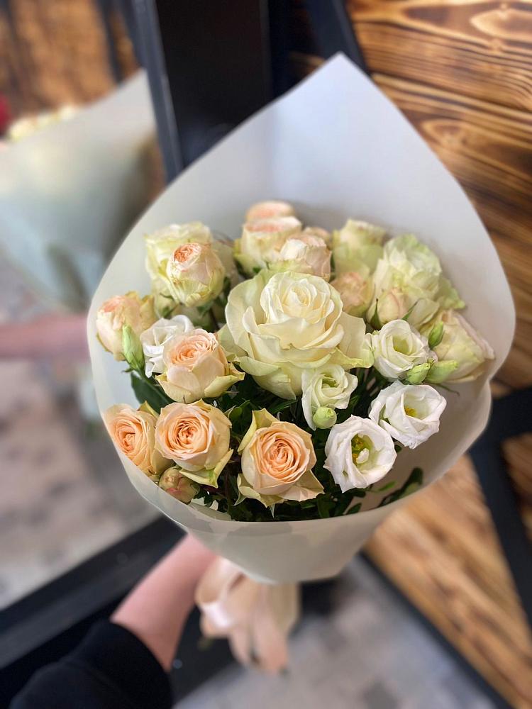 Букет цветов из: Розы и Лизиантусы в Городище